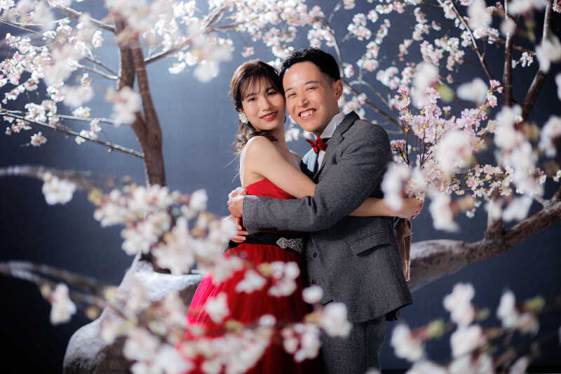 笑顔も桜も満開!ハグで残す春のしあわせショット✿