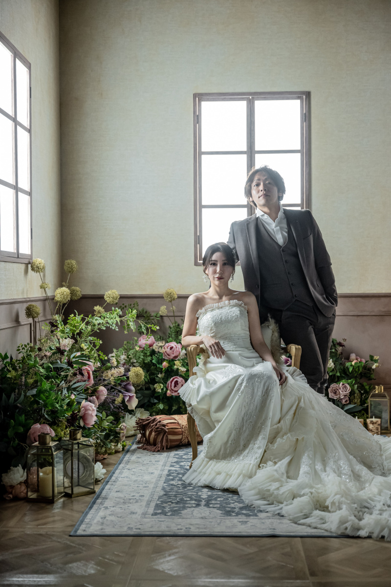 あたたかな隠れ家シーンでクールなポージング♪