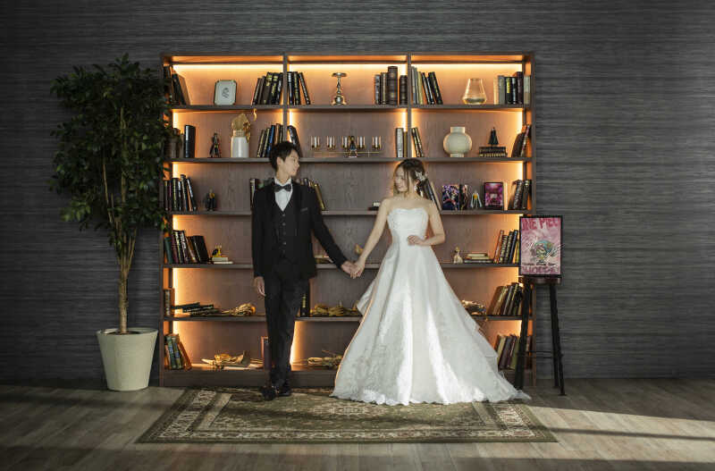 【ブックシェルフ】見つめ合×手繋ぎショット