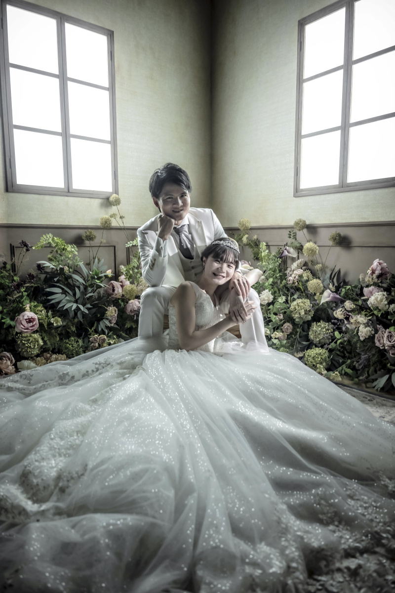 クールな世界観にナチュラルな笑顔で♪