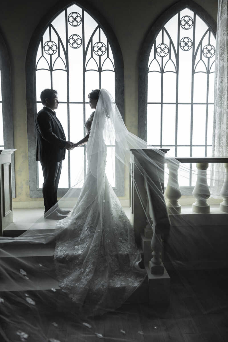 シルエットから伝わるおふたりの「愛」