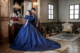 深いブルーに包まれた、ふたりだけのロマンティックストーリー