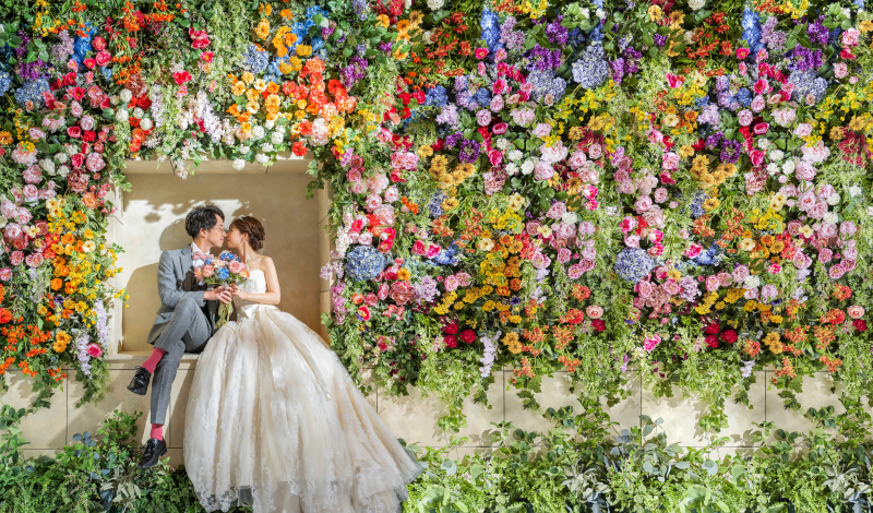 一面のフラワーに包まれて秘密のキス♡