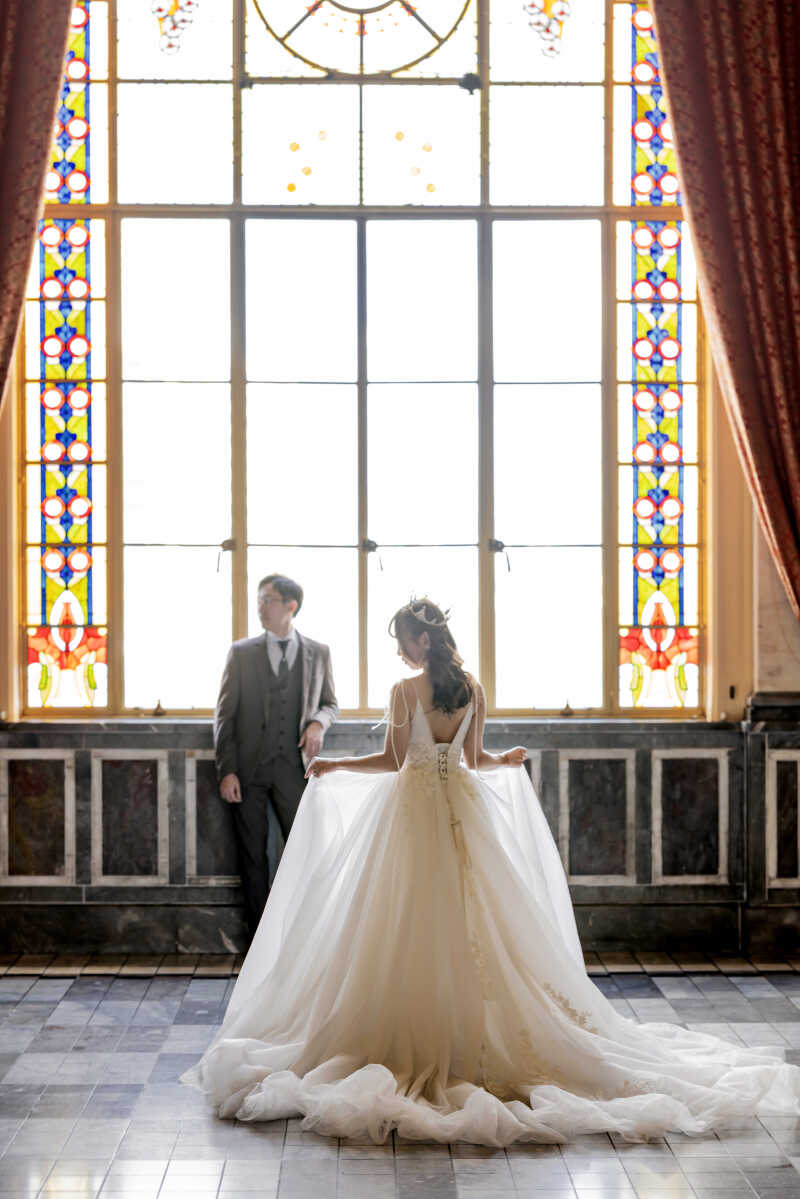 ふんわりと広がる豪華なバックショット