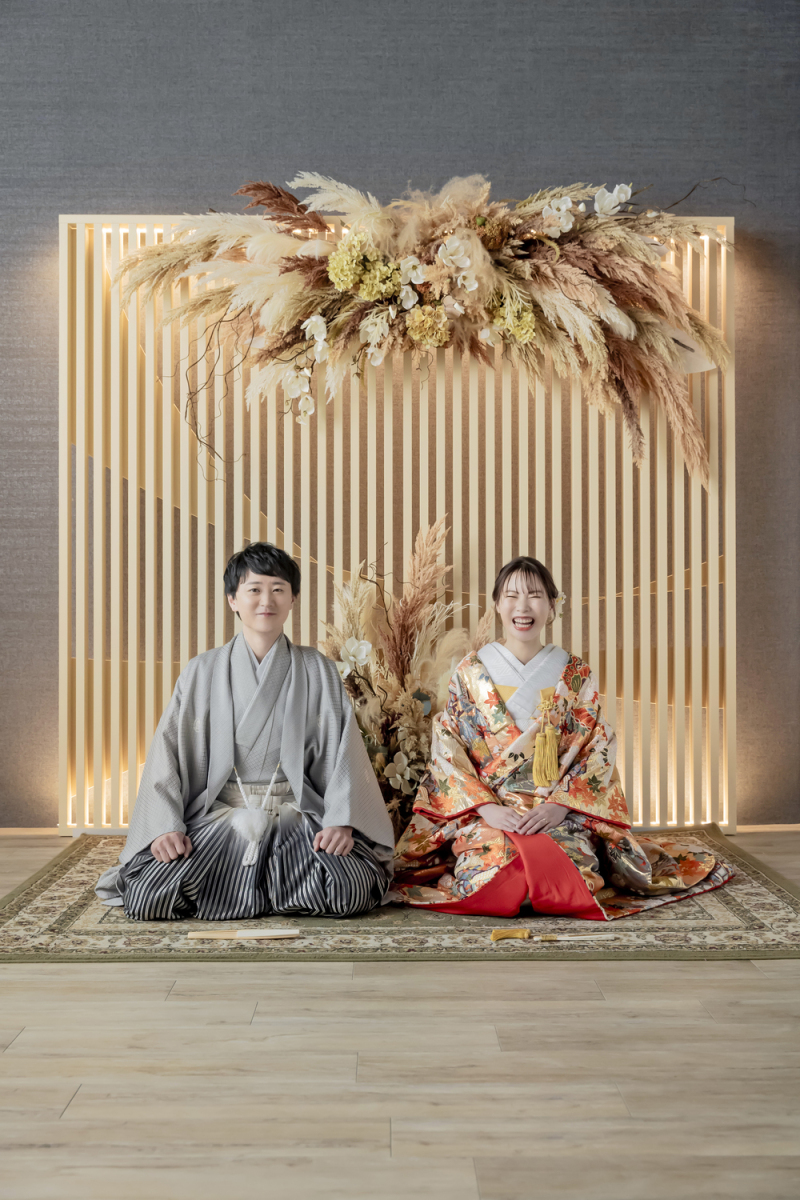 並んで座ると、自然と笑顔がそろって