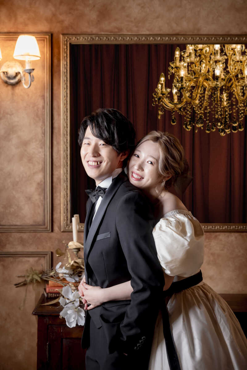 ご新婦からのバックハグ…仲の良さが伝わりますね♪