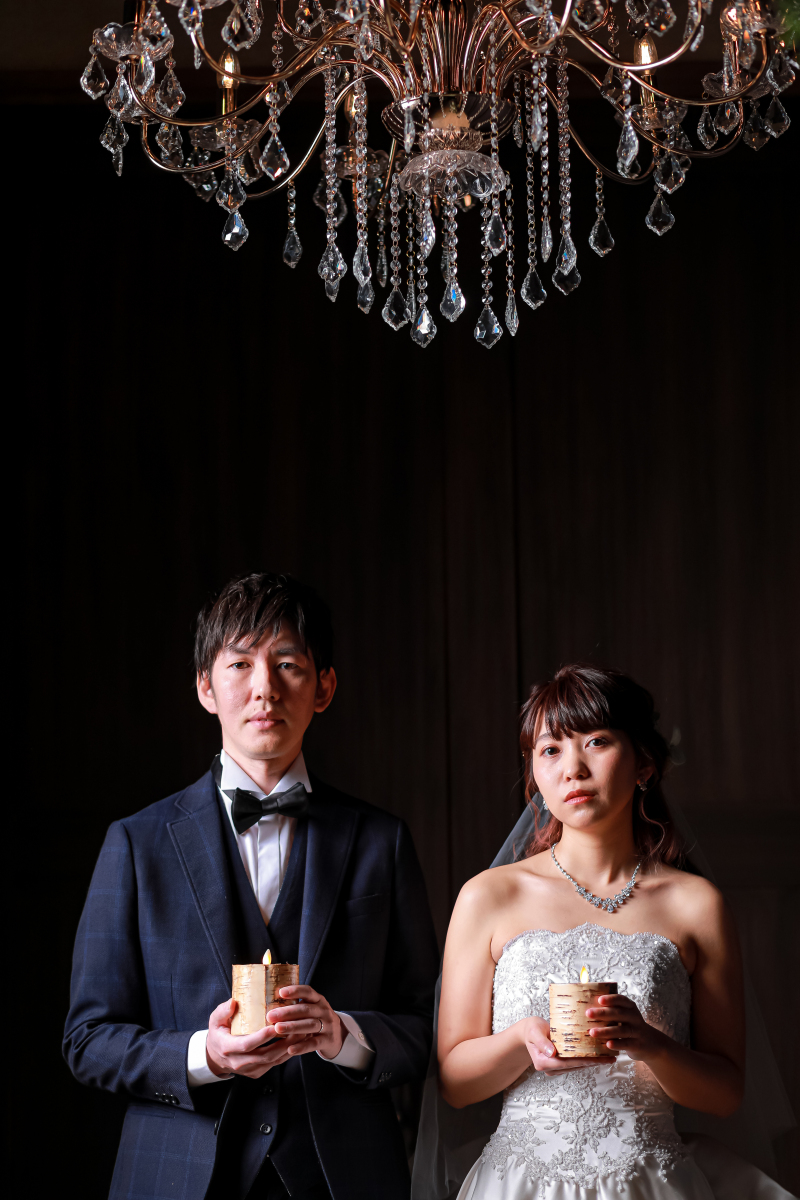 シャンデリアの元の二人
