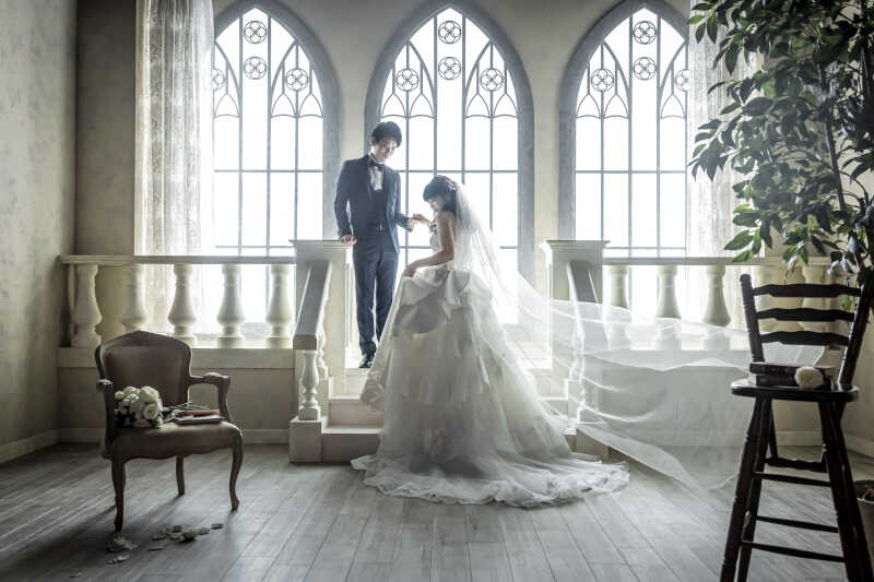 洗練された空間で舞う純白のベール