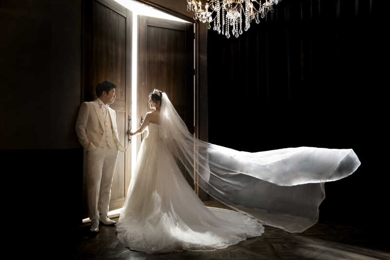 ドラマティックな韓国フォトが叶うシャンデリアドア