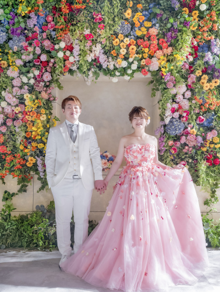 手繋ぎショットで仲睦まじくむすび♪