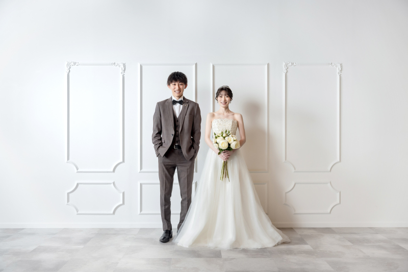 シンプルなホワイトウォールで緊張の撮影スタート!