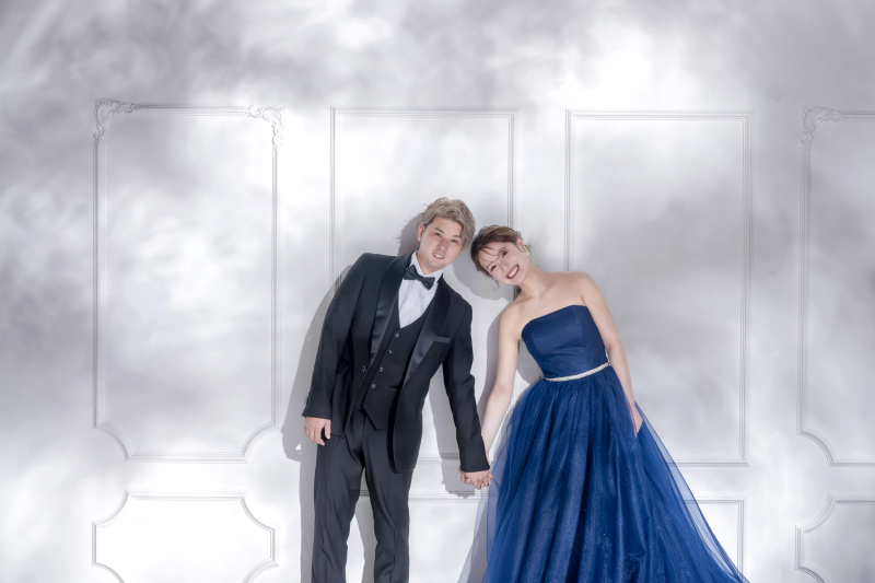 【ホワイトウォール】おでこ寄せ×手繋ぎショット