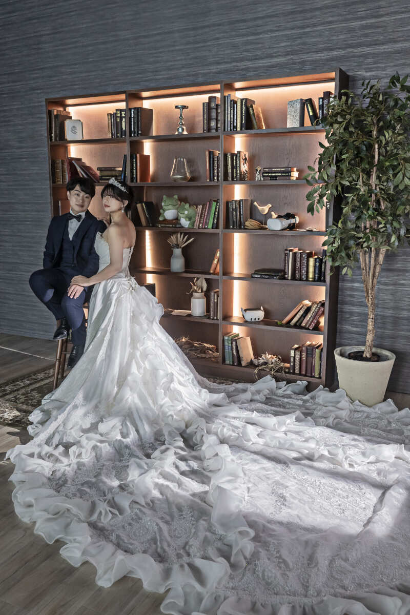 知的でモダンに、ふたりらしさを纏って