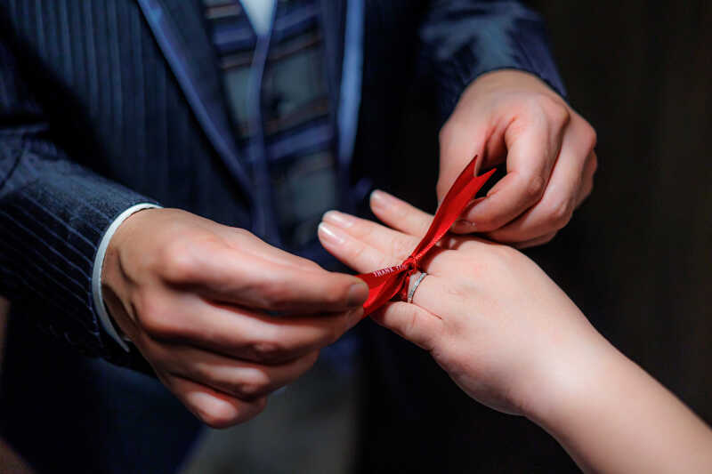 指先から伝わる愛のかたち。