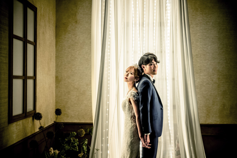 天蓋の光に浮かび上がる...絵になるふたり