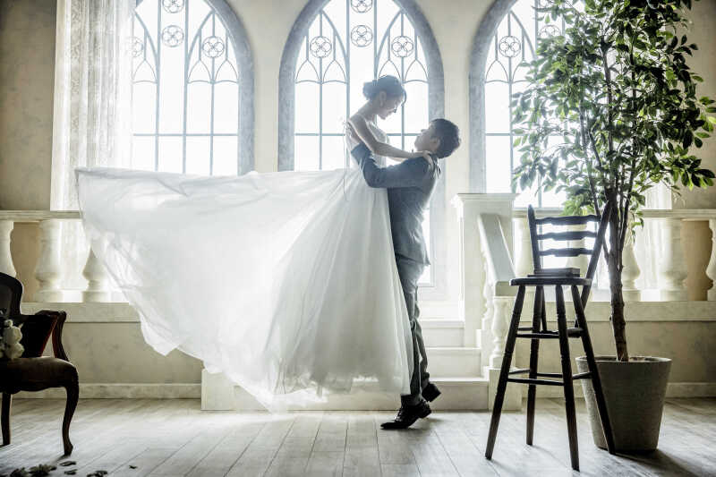 【チャペル】ご新婦様抱っこショット