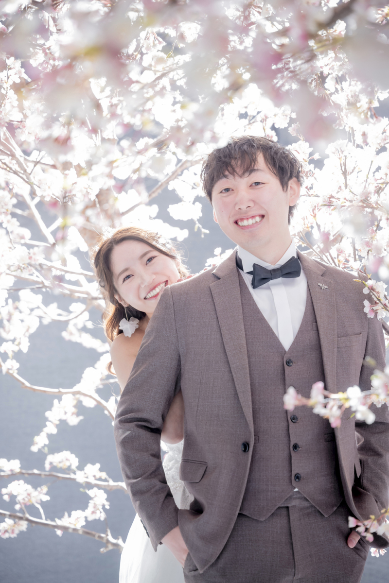 【桜】笑顔満点ご新婦様ひょっこりショット