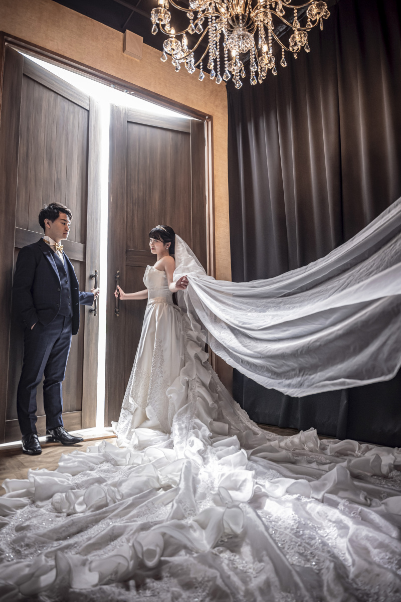 こだわりドレスのベールとトレーンを美しく印象的に