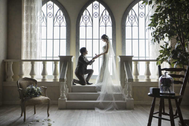 永遠を誓う一瞬。チャペルで特別なプロポーズ♡