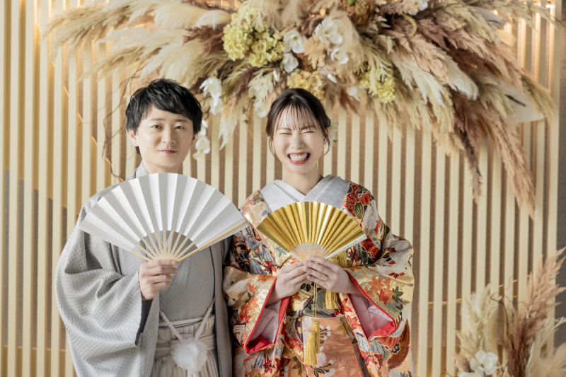 扇子を持ったら、笑顔が一気に弾けて