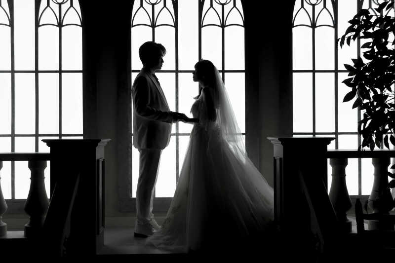 シルエットに映る誓い ― 静けさの中の約束