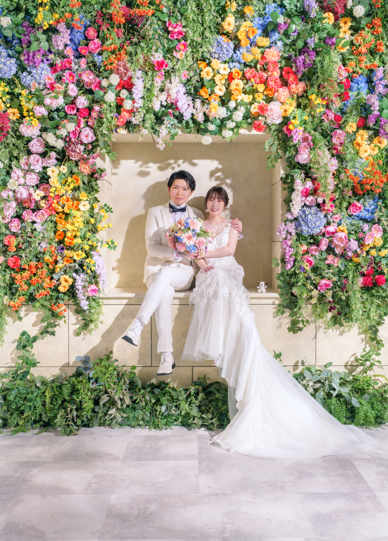 花に包まれる華やかな一枚