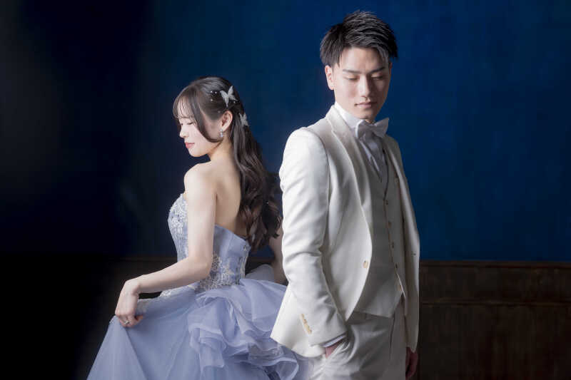 背中越しの視線に想いをのせて