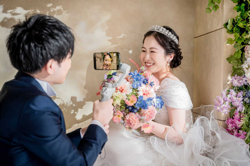 新婦様の笑顔をカメラでパシャッ!