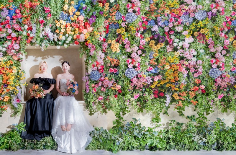 仲良くお花に囲まれて