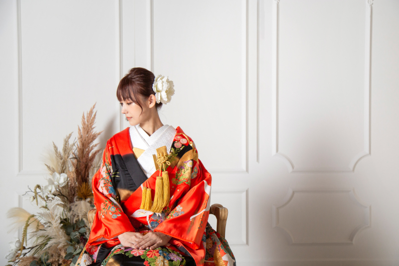 【ホワイトウォール】お座り×横顔ショット