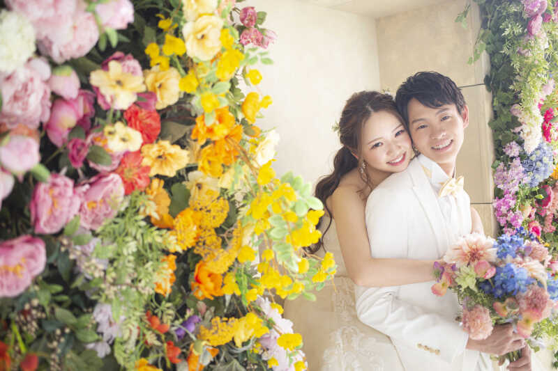 【フラワーウォール】ご新婦様ハグショット
