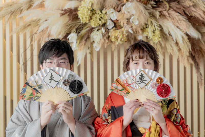 扇子越しにチラリ…♥