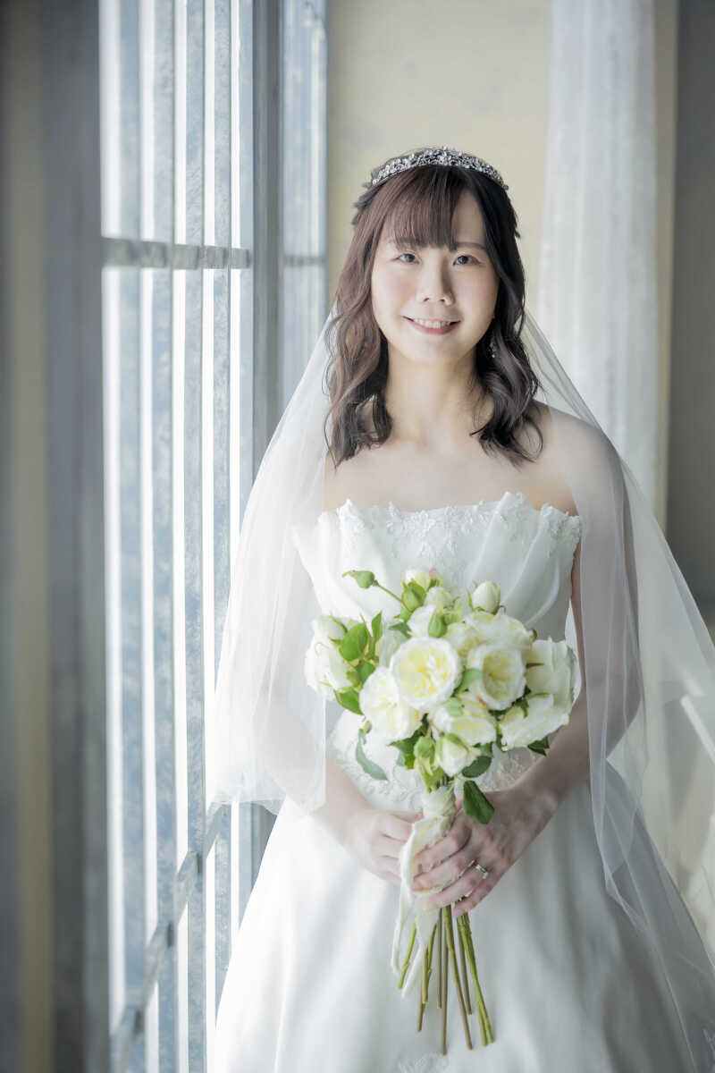 【新婦様ソロショット】光に包まれる美しさ
