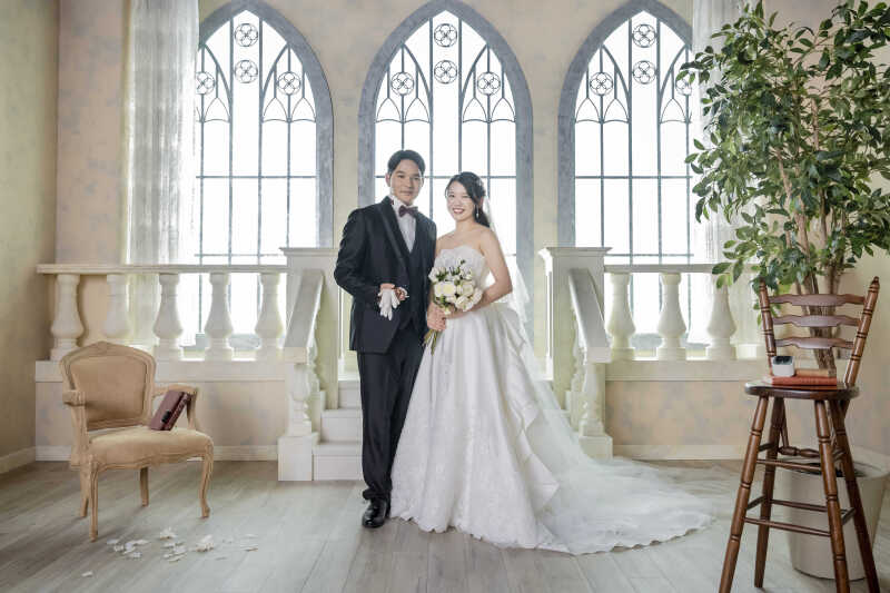 凛とした立ち姿が語る、おふたりの愛の誓い