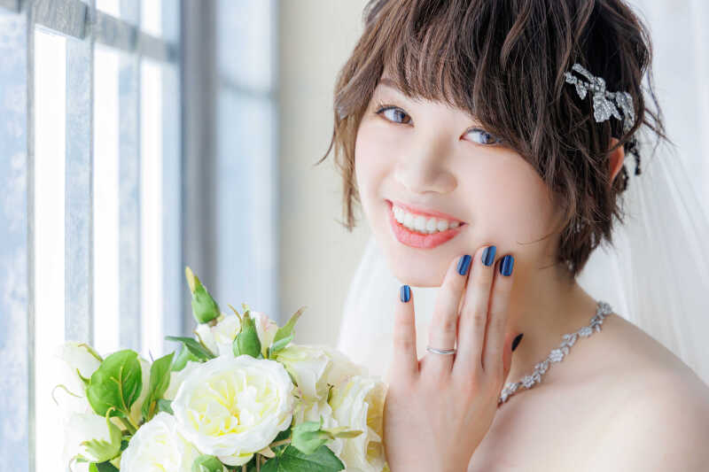 やわらかに差し込む光と、新婦様の笑み