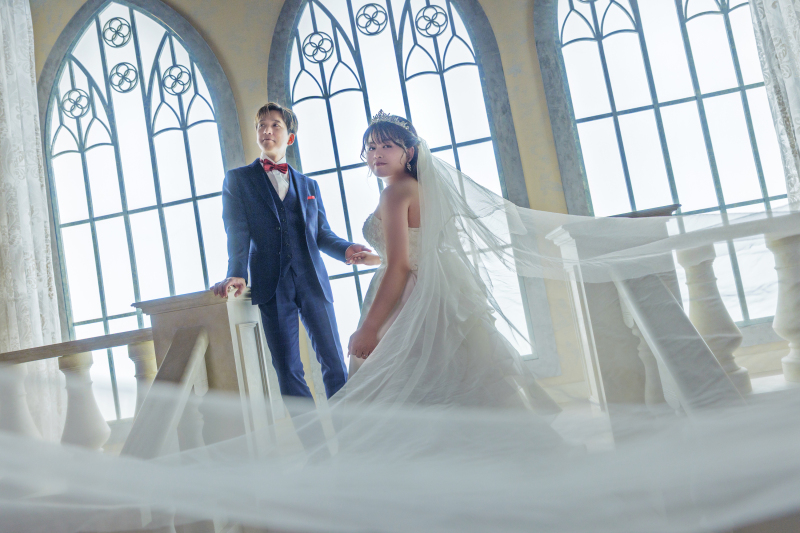 光に包まれるチャペルで、はじまりの一枚