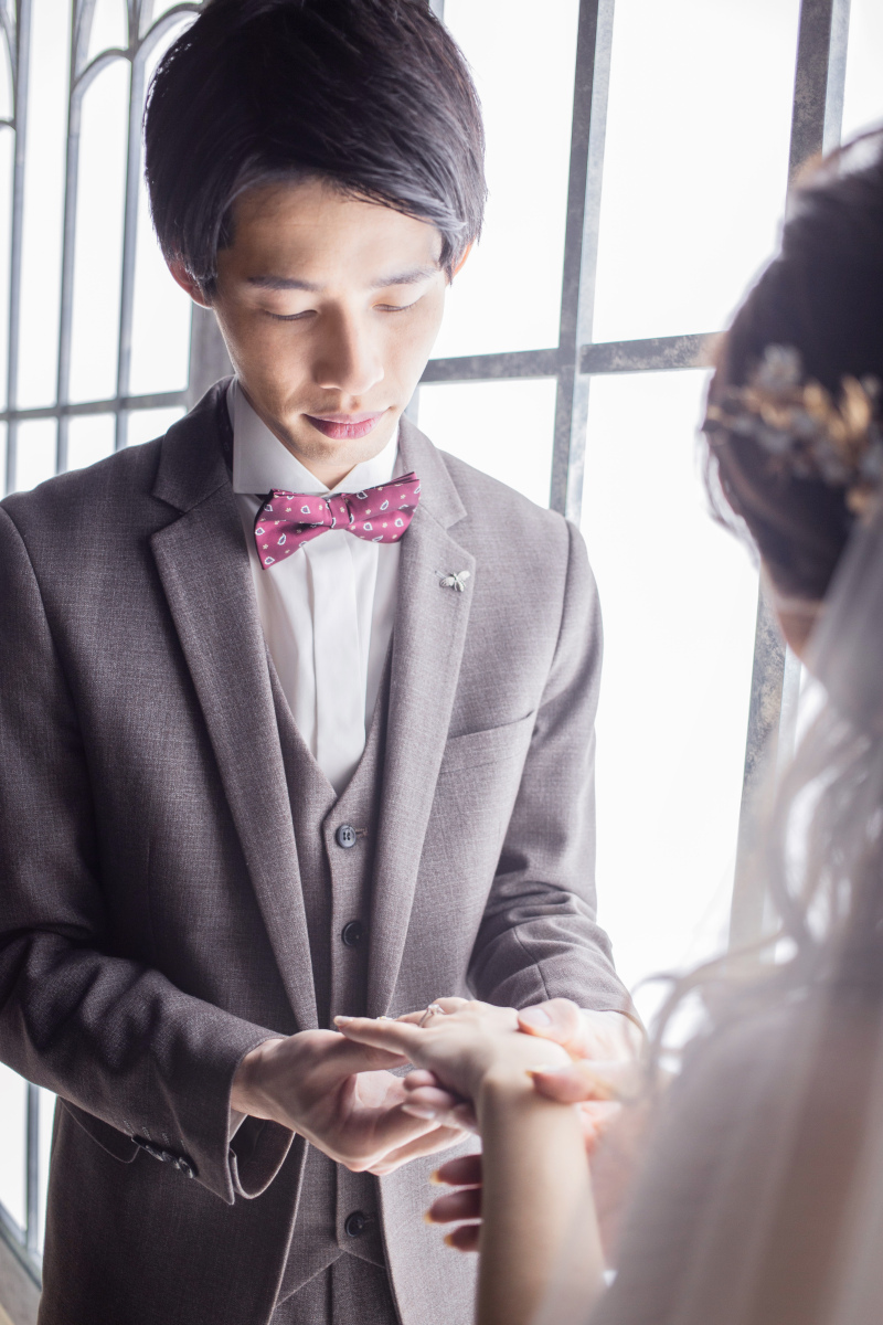 ご新郎の緊張感走るステキ撮影は指輪交換♪