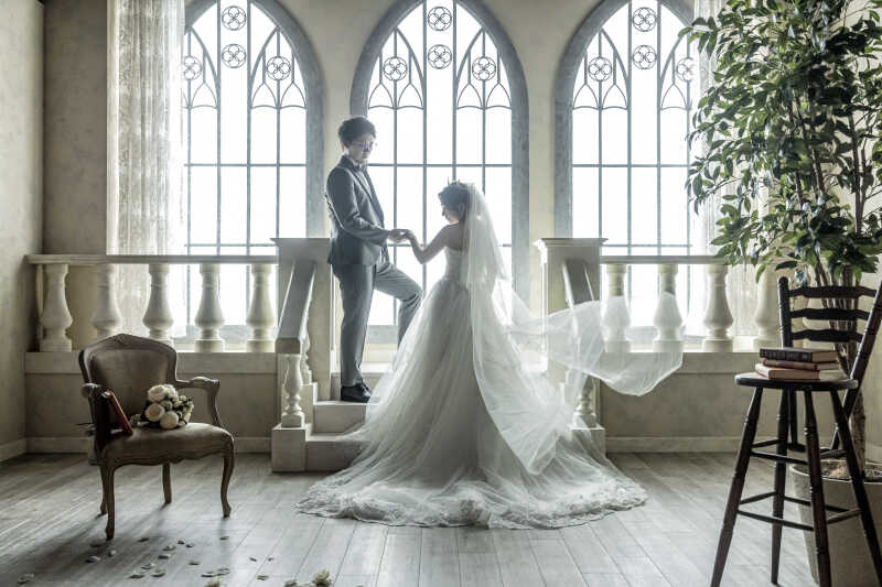 チャペルシーンで神秘的ショット