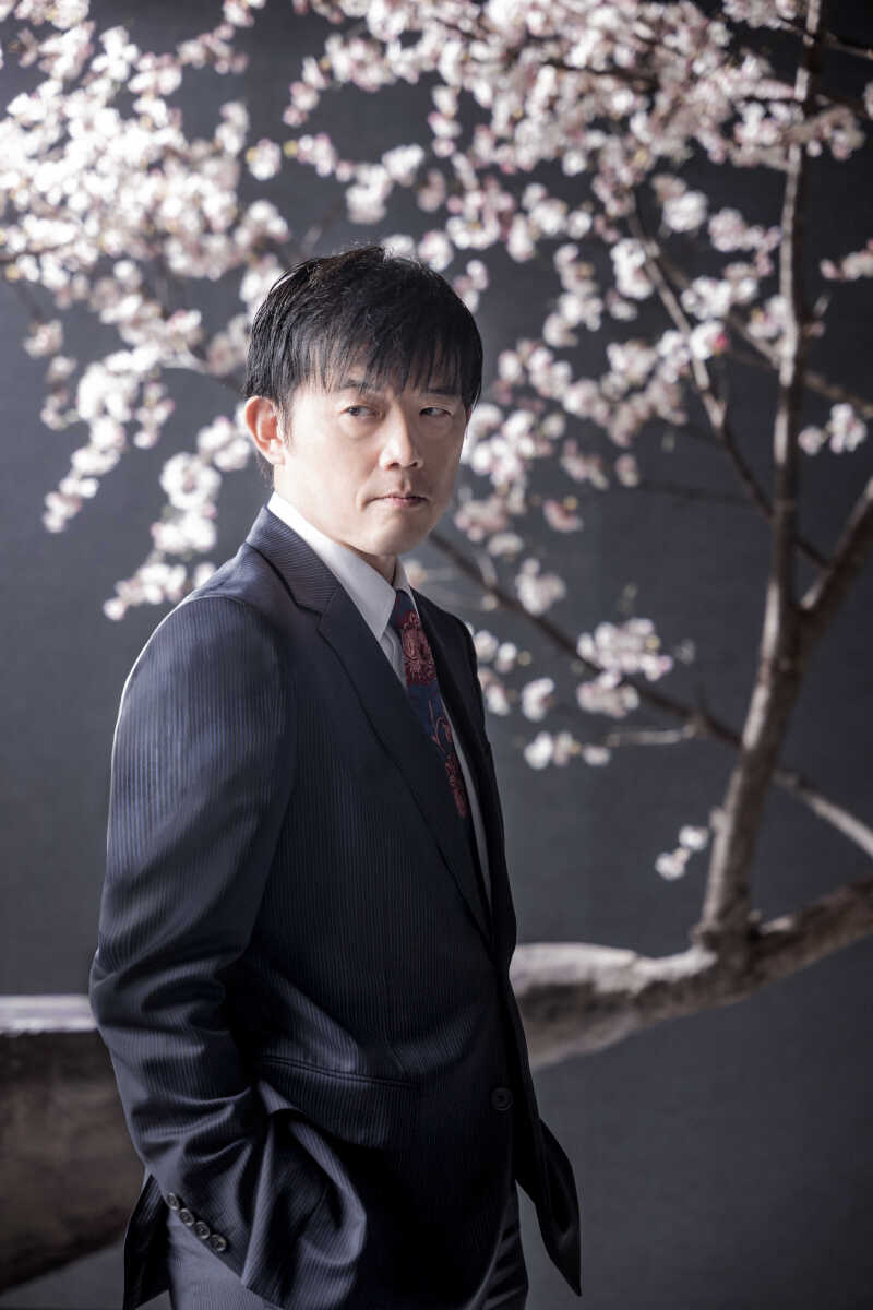 桜とともに大人の魅力を