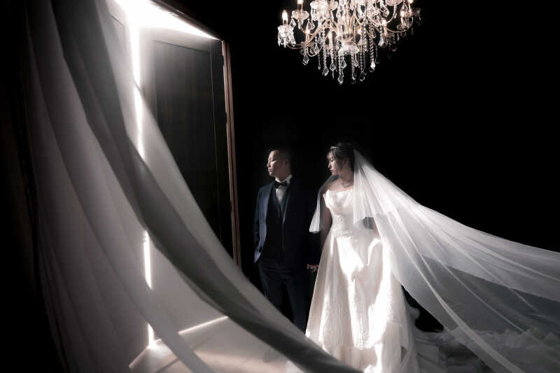 【シャンデリアドア】ベールなびかせショット