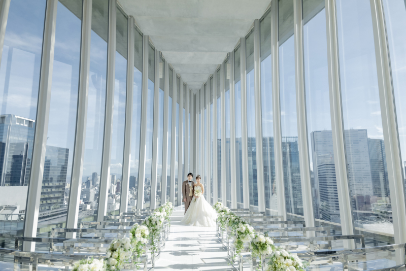 非日常な空間…チャペルでロケーション撮影スタート