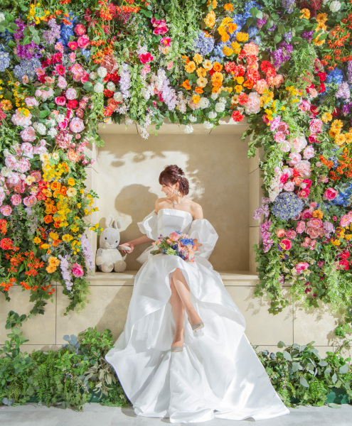 【フラワーウォール】ぬいぐるみ×足組みショット