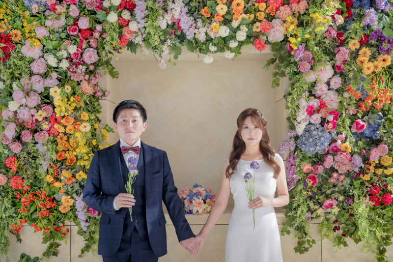 【フラワーウォール】手つなぎ×お花一輪ショット