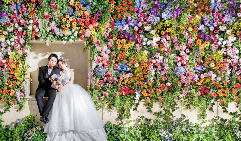 ここで撮りたかった!魅力度満点フラワーウォール♡