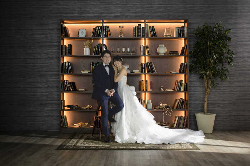 【ブックシェルフ】大人な空間で寄り添いショット