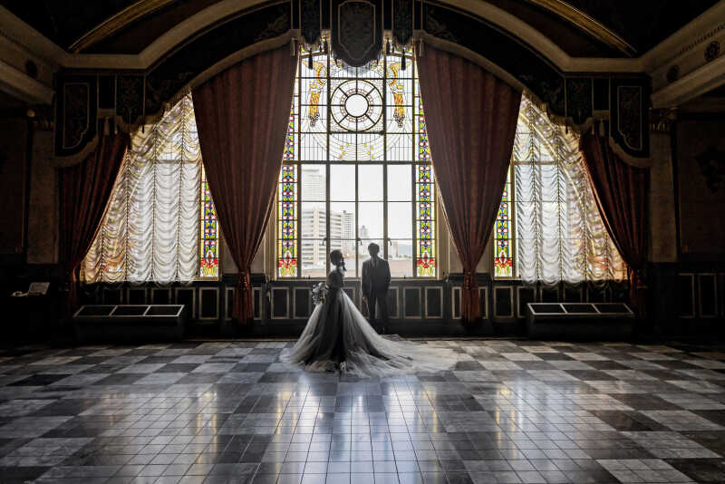 歴史を感じる特別室、引きで魅せる重厚な一枚