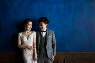 青い壁でおしゃれに