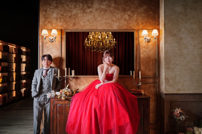 大人の気品と、ときめきの赤