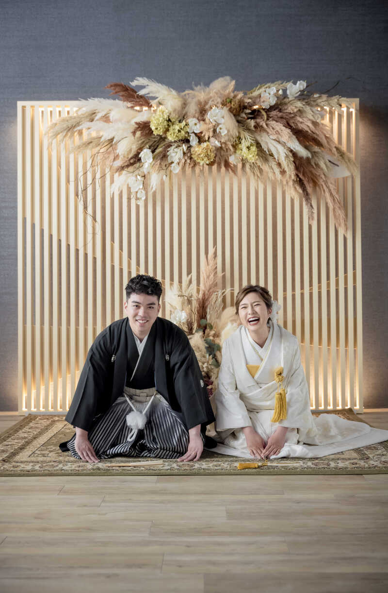 華やかな笑顔で挨拶ショット!