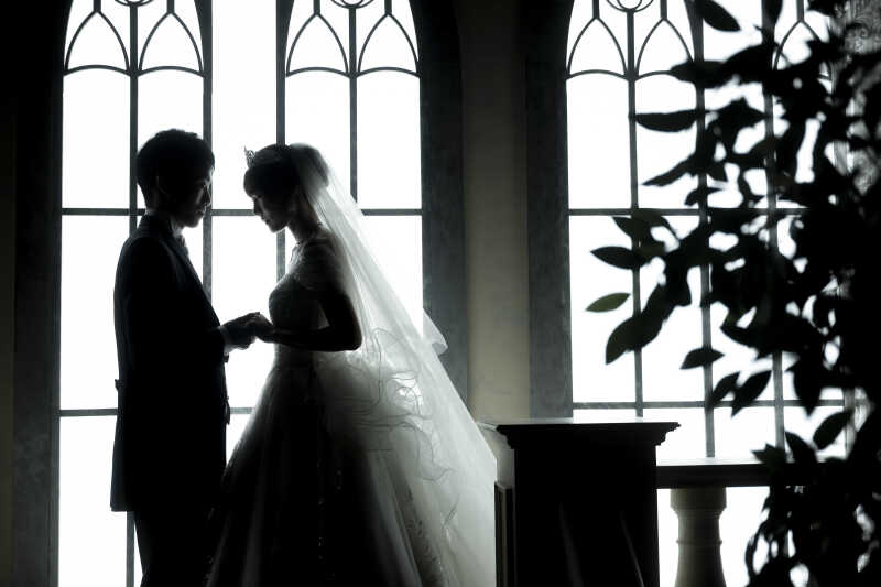 光と影が描くおふたりの誓い